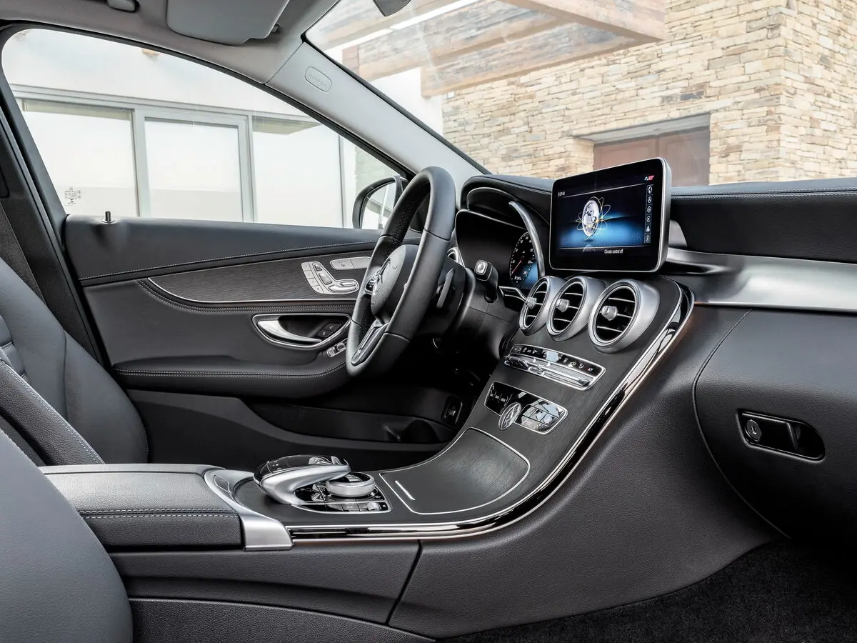 Mercedes-Benz C-Класс IV (W205) Рестайлинг Универсал 5 дв. — 照片 7