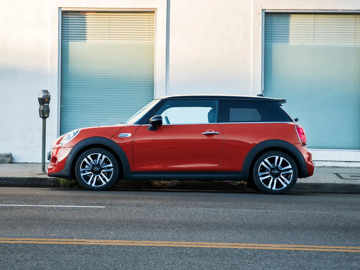 Mini Hatch III (F55/F56) Рестайлинг Хэтчбек 3 дв. — фото 2