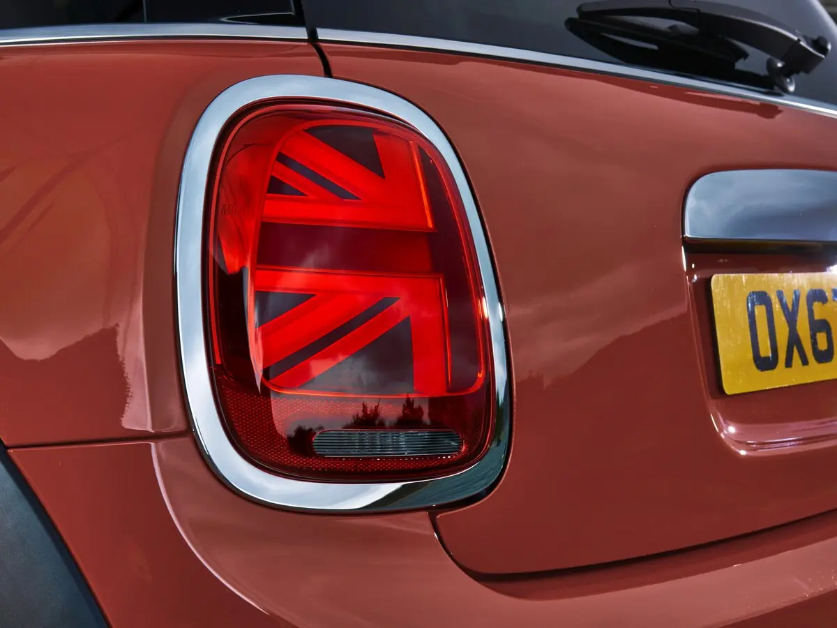 Mini Hatch III (F55/F56) Рестайлинг Хэтчбек 3 дв. — фото 12