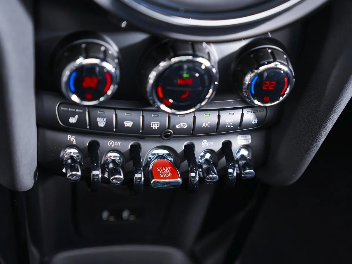 Mini Hatch III (F55/F56) Рестайлинг Хэтчбек 3 дв. — фото 13