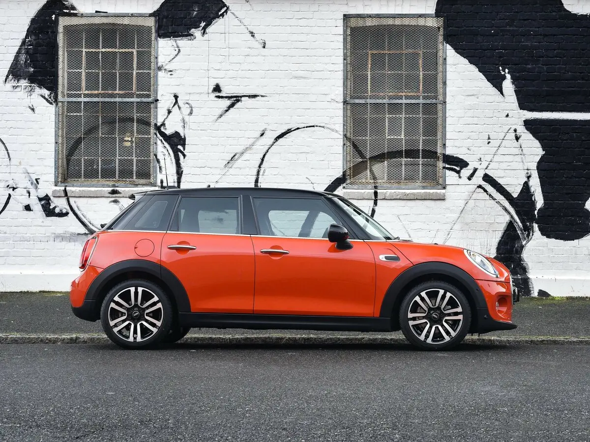 Mini Hatch III (F55/F56) Рестайлинг Хэтчбек 5 дв. — фото 2