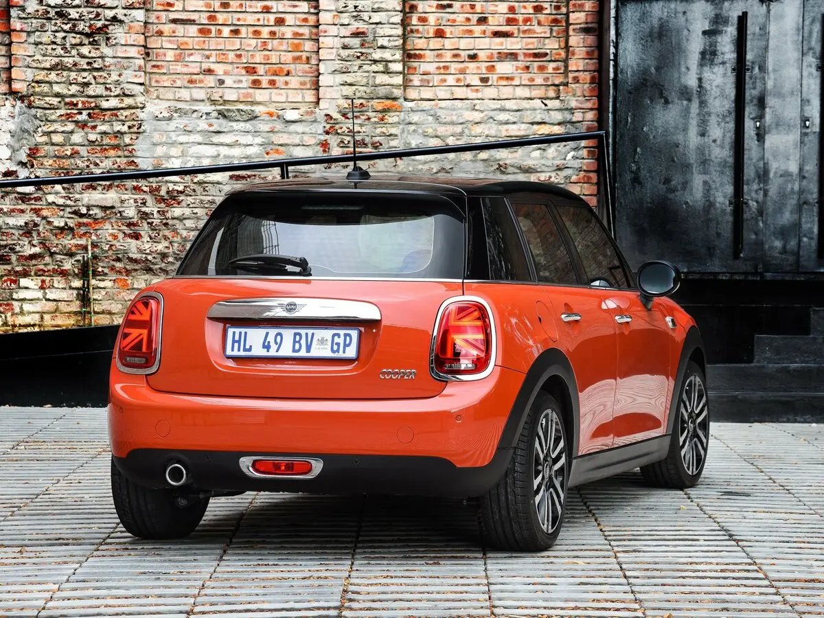 Mini Hatch III (F55/F56) Рестайлинг Хэтчбек 5 дв. — фото 4