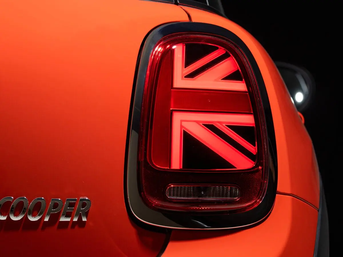 Mini Hatch III (F55/F56) Рестайлинг Хэтчбек 5 дв. — фото 10