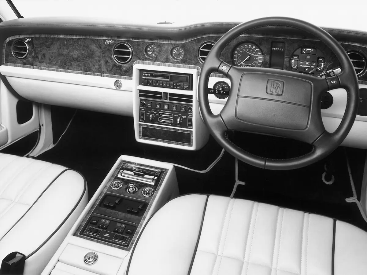 Rolls-Royce Silver Spirit Mark III Седан — сүрөт 4