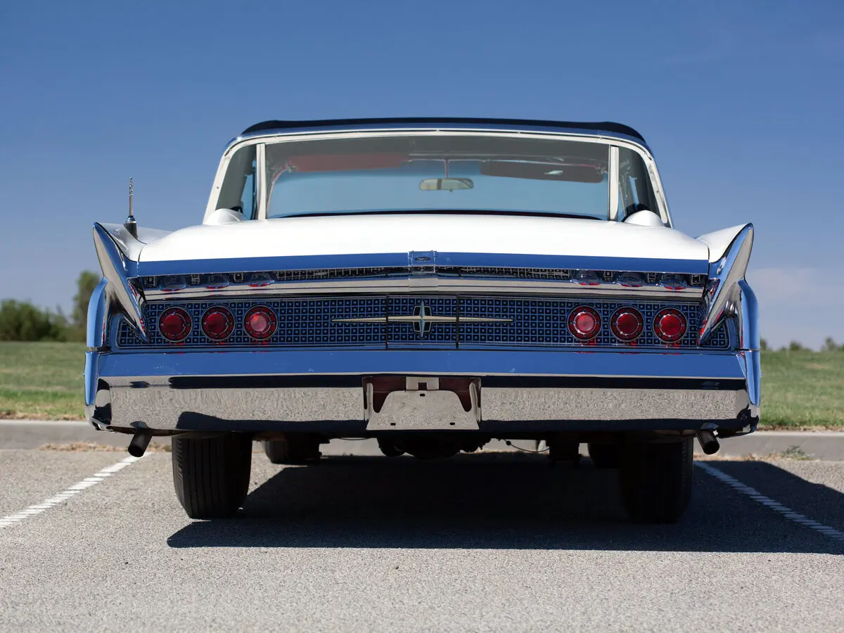 Lincoln Continental III (Mark V) Кабриолет — 照片 4