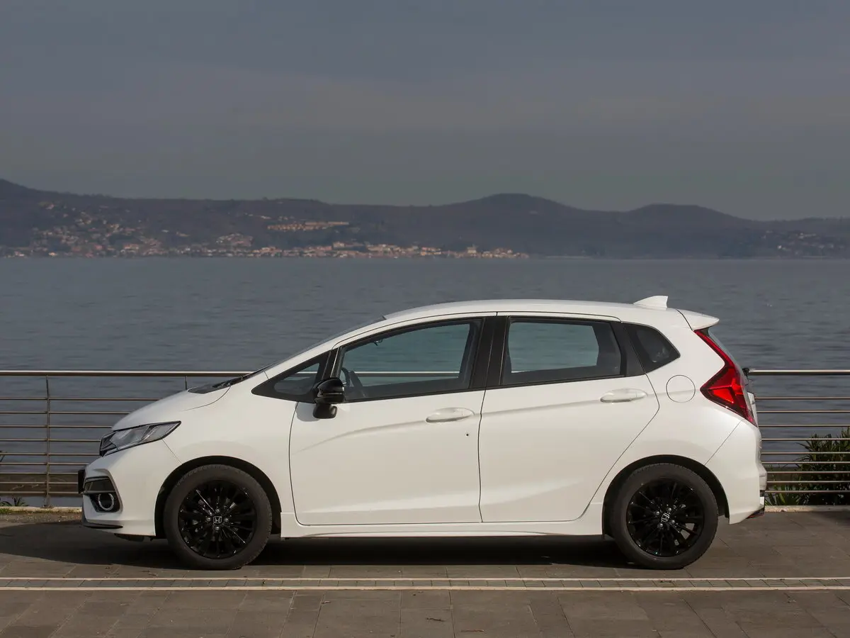 Honda Jazz III Рестайлинг Хэтчбек 5 дв. — фото 2