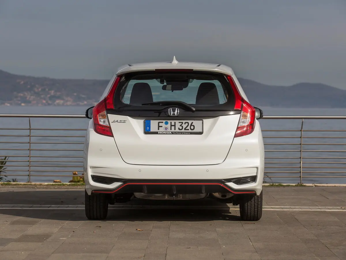 Honda Jazz III Рестайлинг Хэтчбек 5 дв. — фото 4