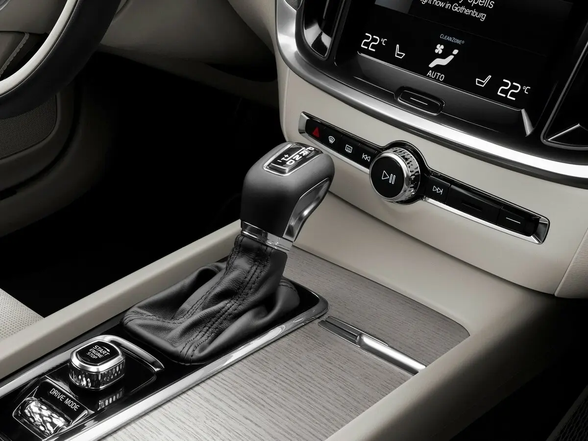 Volvo S60 III Седан — сүрөт 14
