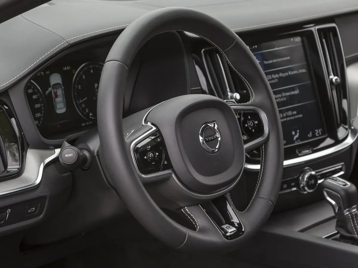 Volvo S60 III Седан — сүрөт 31