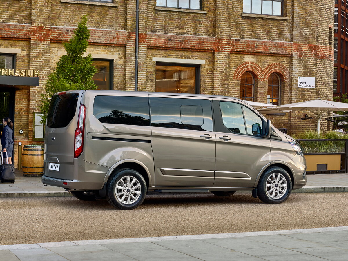 Ford Tourneo Custom I Рестайлинг Минивэн SWB — фото 2
