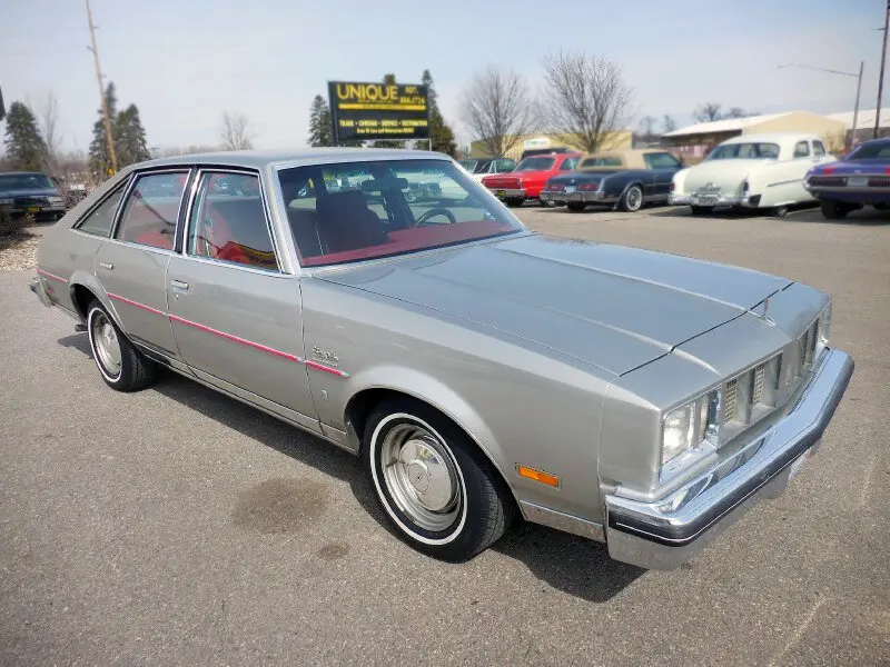 Oldsmobile Cutlass V Фастбек