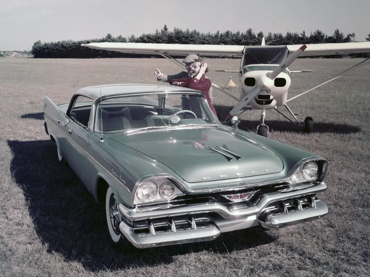Dodge Custom Royal II Седан-хардтоп — 照片 3