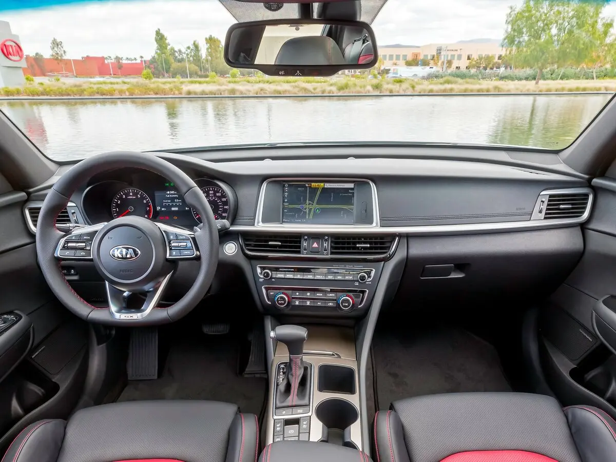 Kia Optima IV Рестайлинг Седан — фото 4