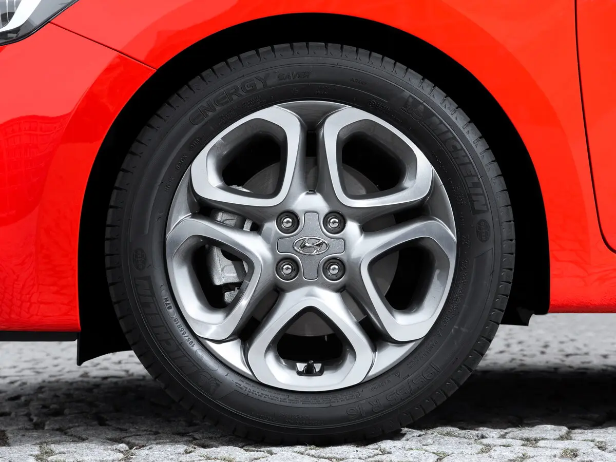 Hyundai i20 II Рестайлинг Хэтчбек 5 дв. — сүрөт 15
