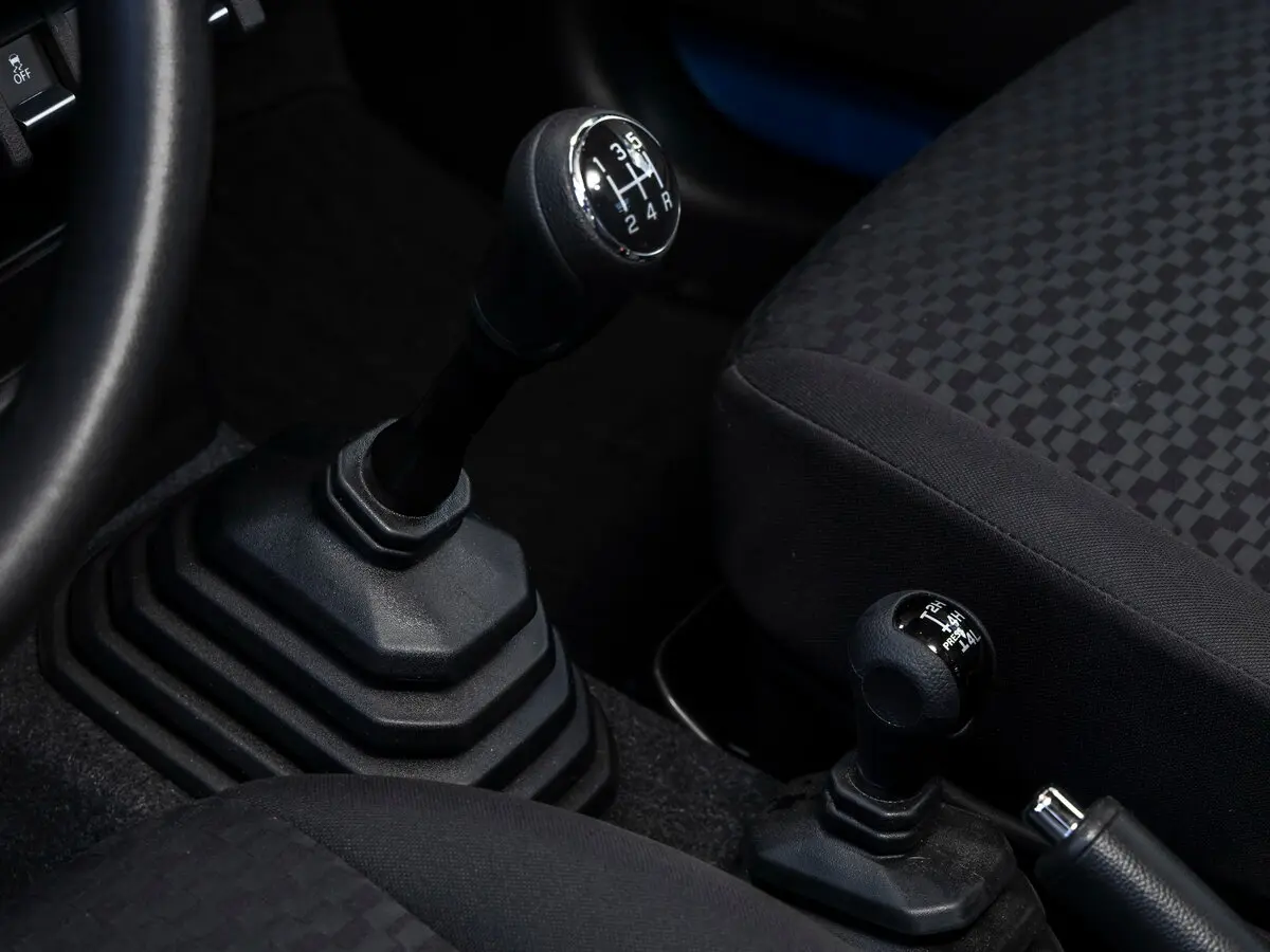 Suzuki Jimny IV Внедорожник 3 дв. — фото 12