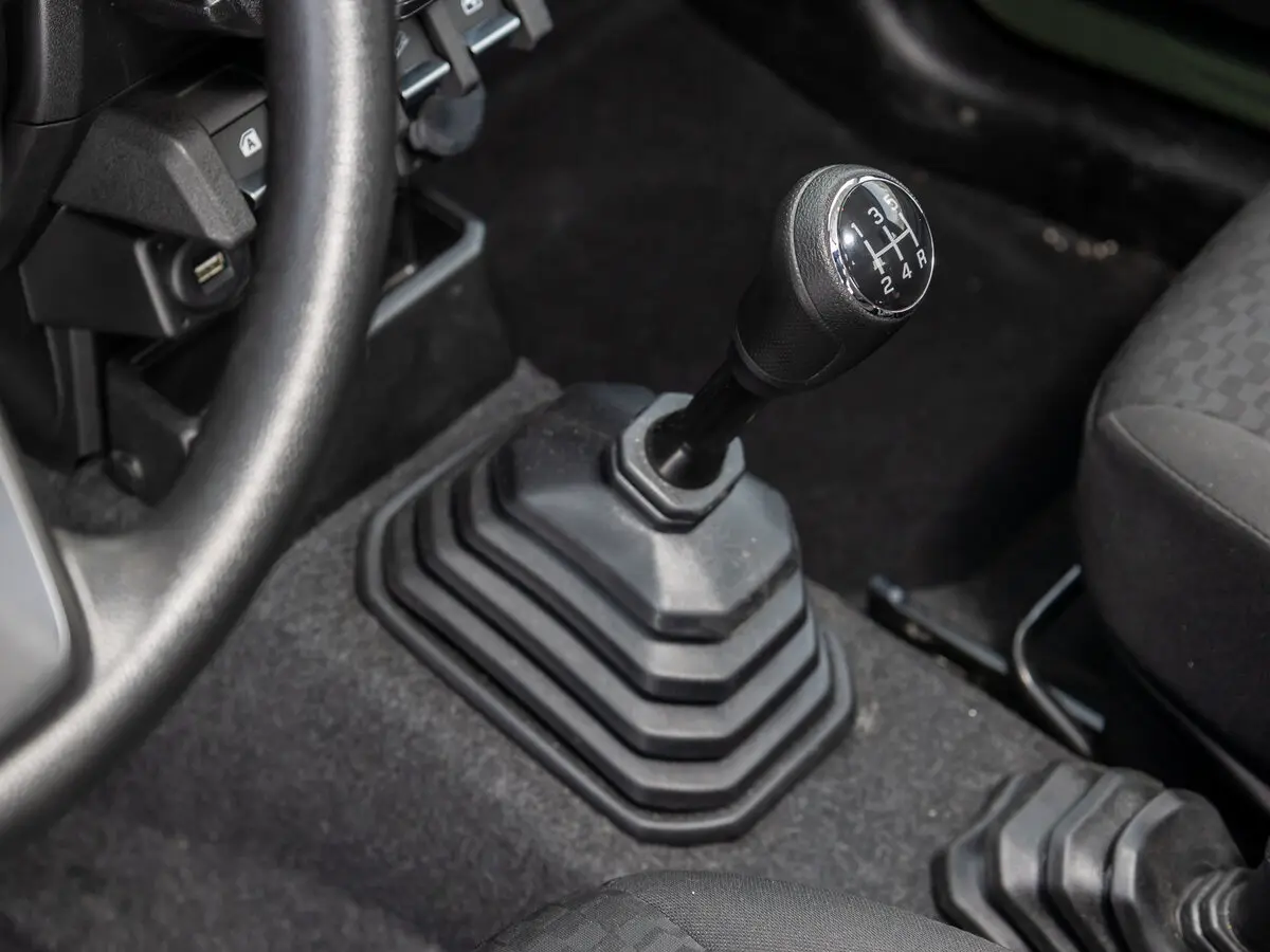 Suzuki Jimny IV Внедорожник 3 дв. — фото 30