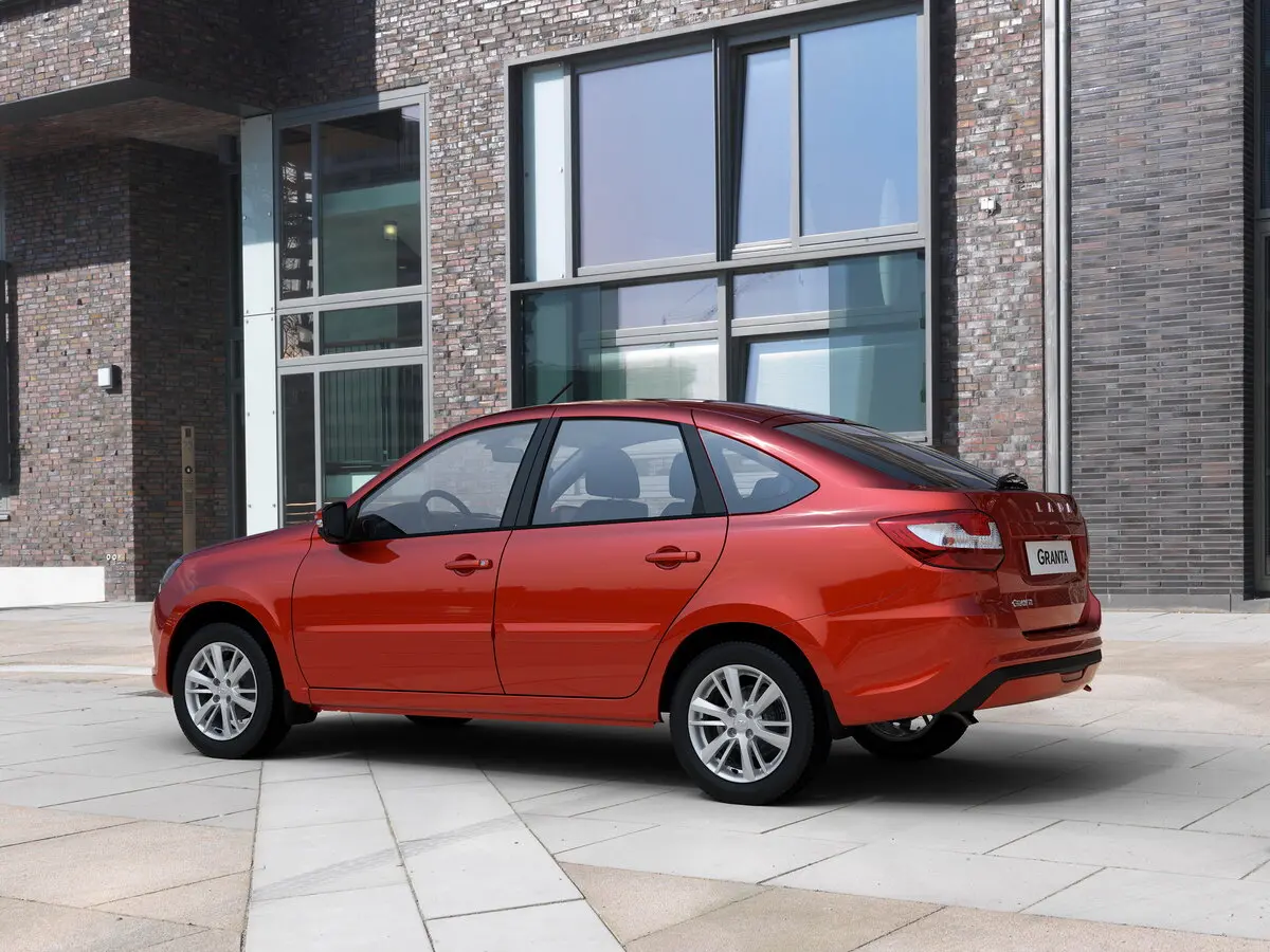 Lada (ВАЗ) Granta I Рестайлинг Лифтбек — сүрөт 2