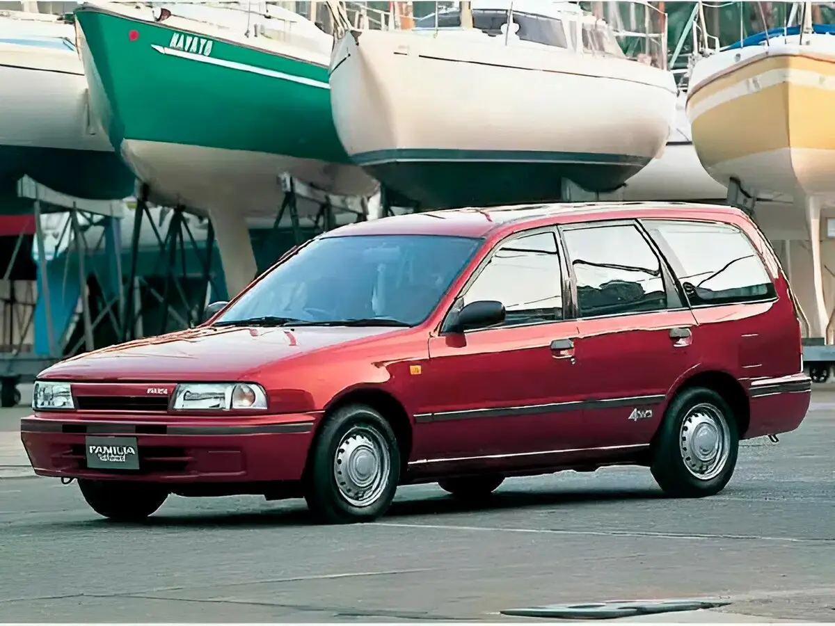 Mazda Familia Y10 Универсал 5 дв. — 照片 2