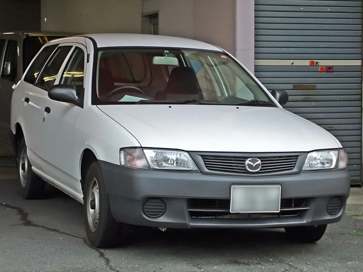 Mazda Familia Y10 Универсал 5 дв. — 照片 3