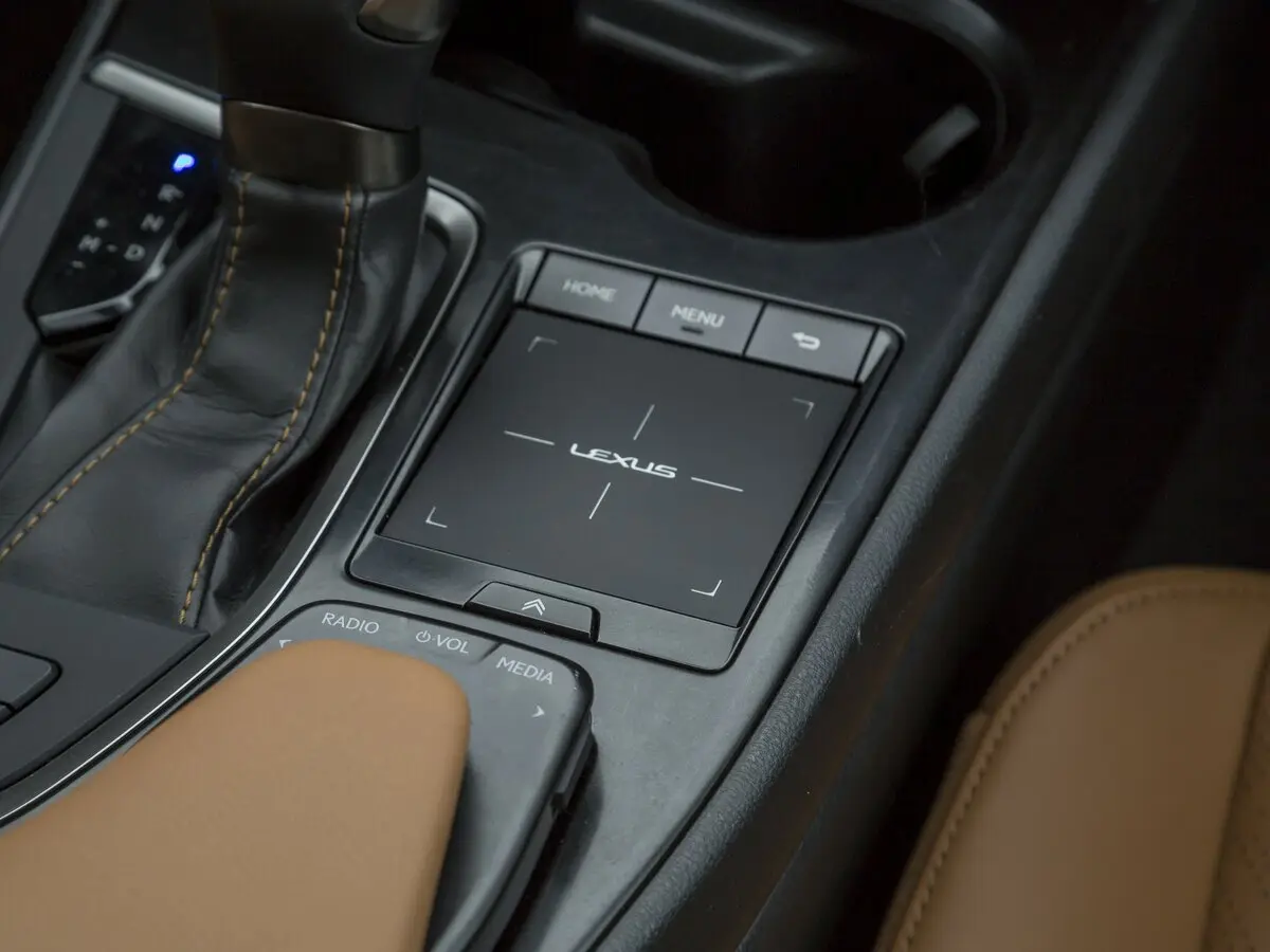 Lexus UX I Внедорожник 5 дв. — сүрөт 36