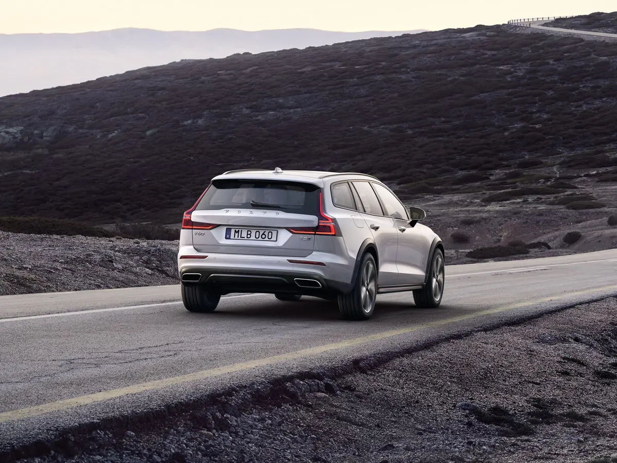 Volvo V60 Cross Country II Универсал 5 дв. — сүрөт 5