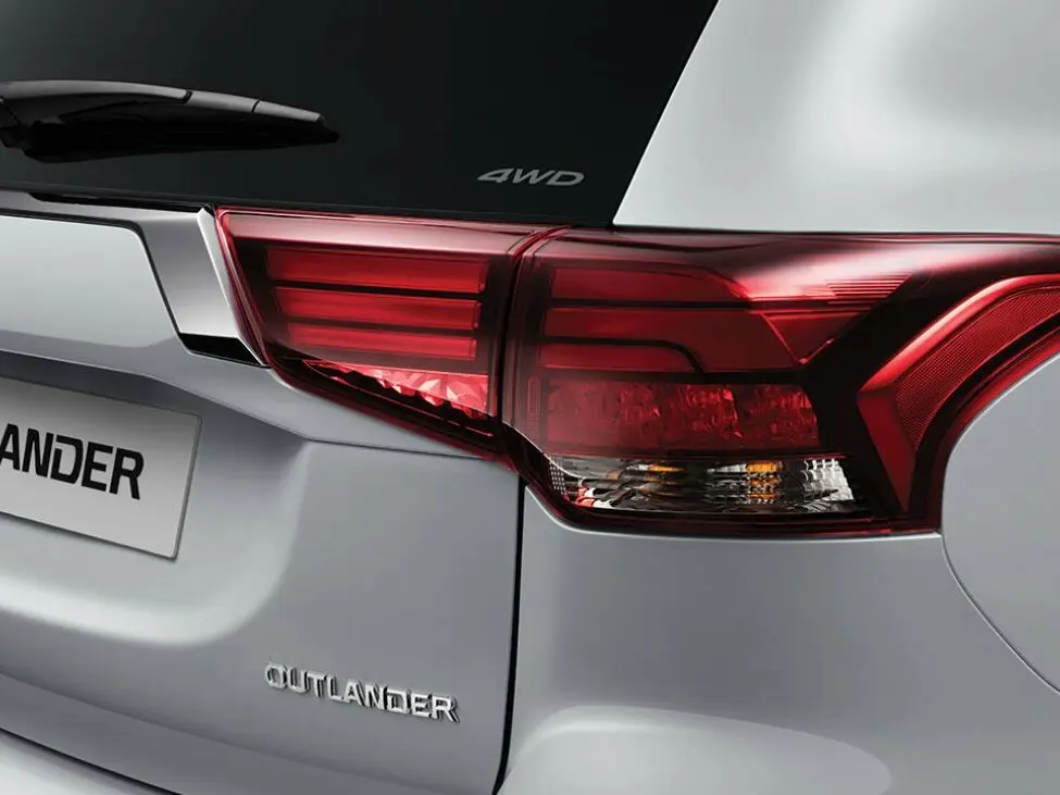 Mitsubishi Outlander III Рестайлинг 3 Внедорожник 5 дв. — photo 14