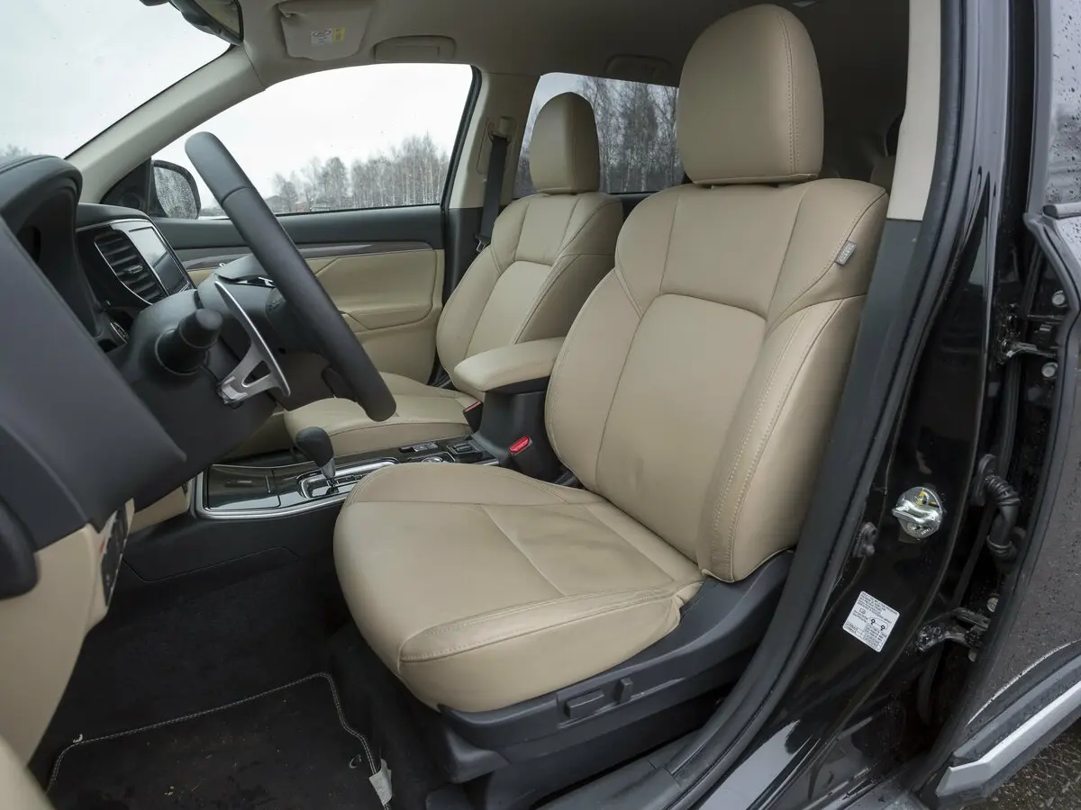 Mitsubishi Outlander III Рестайлинг 3 Внедорожник 5 дв. — photo 25