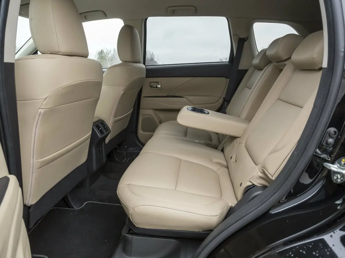 Mitsubishi Outlander III Рестайлинг 3 Внедорожник 5 дв. — photo 28