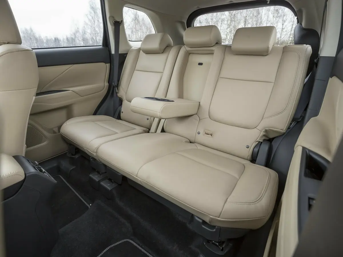 Mitsubishi Outlander III Рестайлинг 3 Внедорожник 5 дв. — photo 29