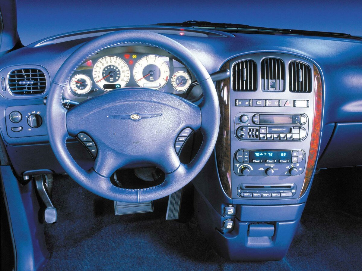 Chrysler Town & Country IV Минивэн SWB — фото 3