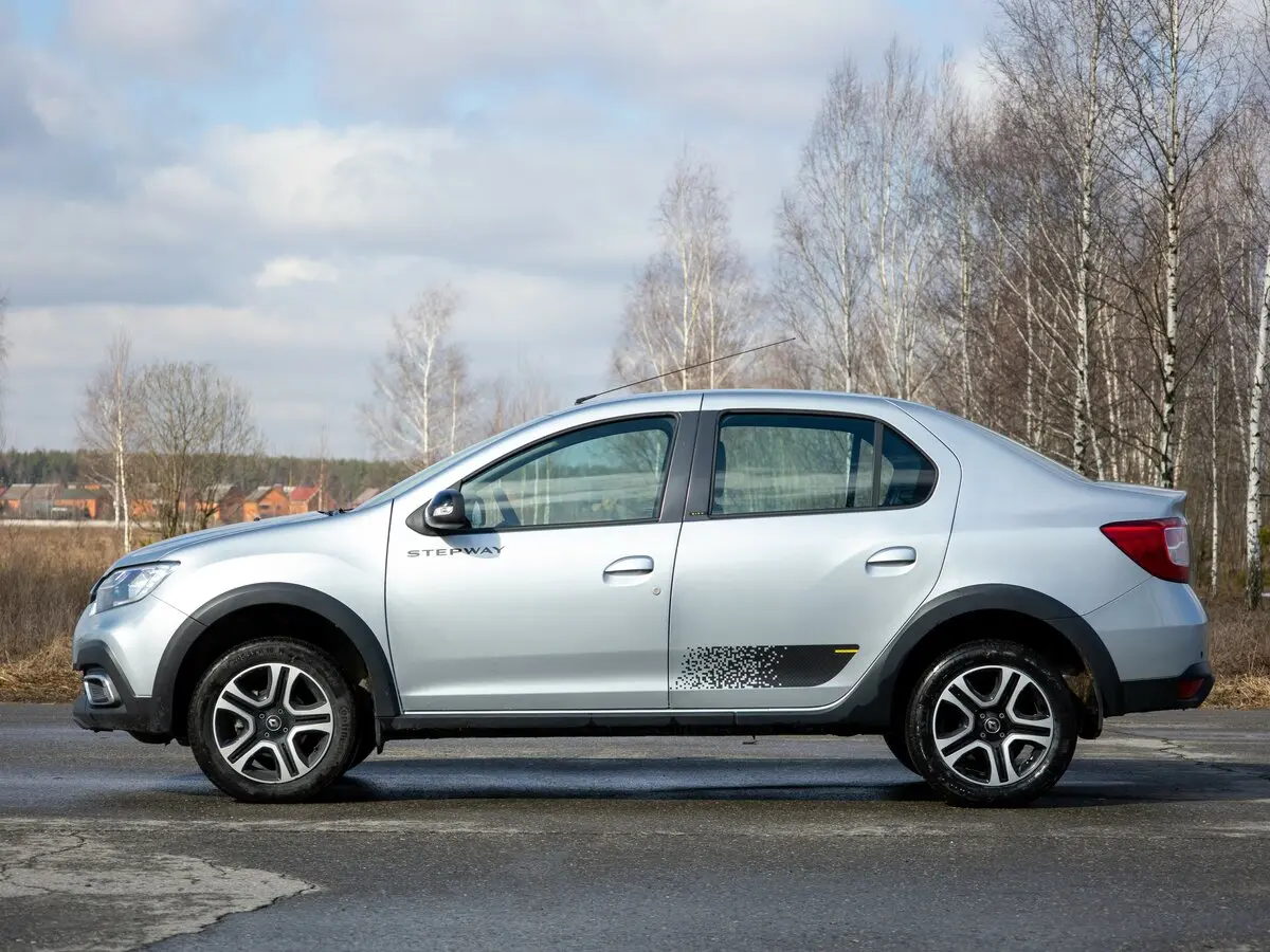 Renault Logan II Рестайлинг Седан Stepway — фото 11
