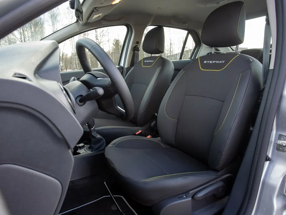 Renault Logan II Рестайлинг Седан Stepway — фото 16