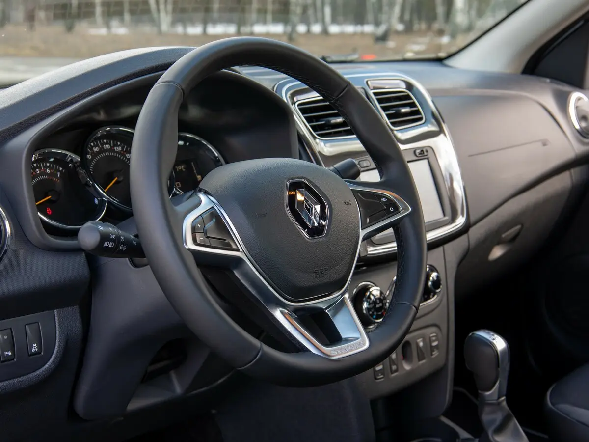Renault Logan II Рестайлинг Седан Stepway — фото 18