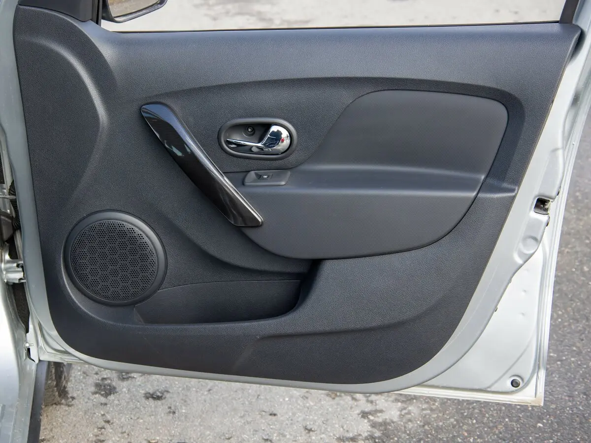 Renault Logan II Рестайлинг Седан Stepway — фото 20