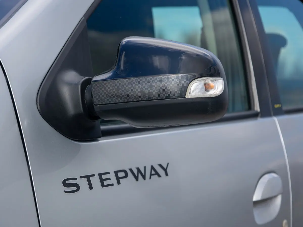 Renault Logan II Рестайлинг Седан Stepway — фото 23