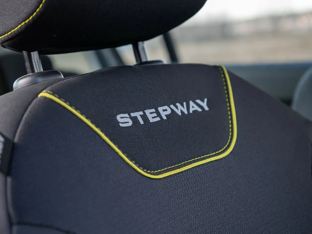 Renault Logan II Рестайлинг Седан Stepway — фото 26