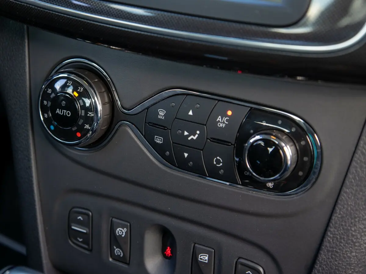 Renault Logan II Рестайлинг Седан Stepway — фото 27