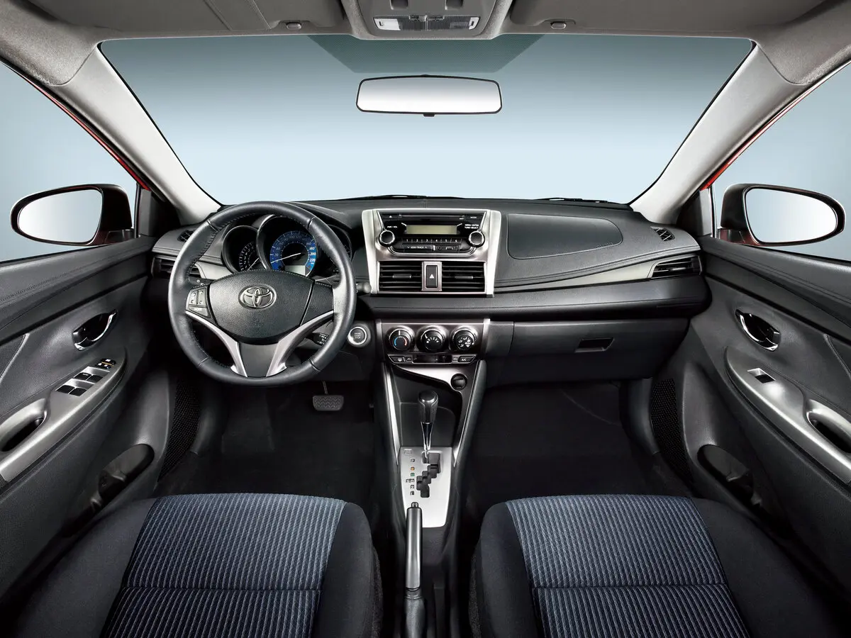 Toyota Yaris XP150 Хэтчбек 5 дв. — сүрөт 4