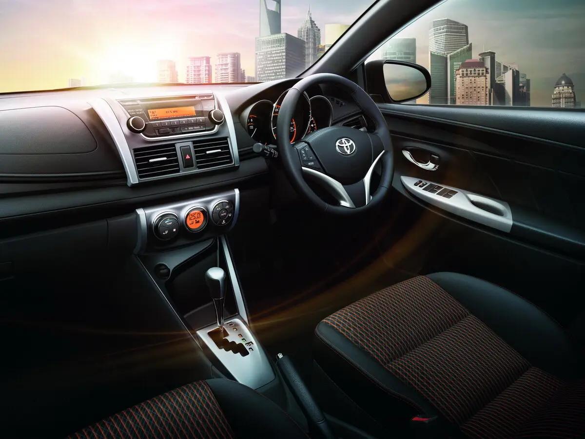Toyota Yaris XP150 Хэтчбек 5 дв. — сүрөт 5