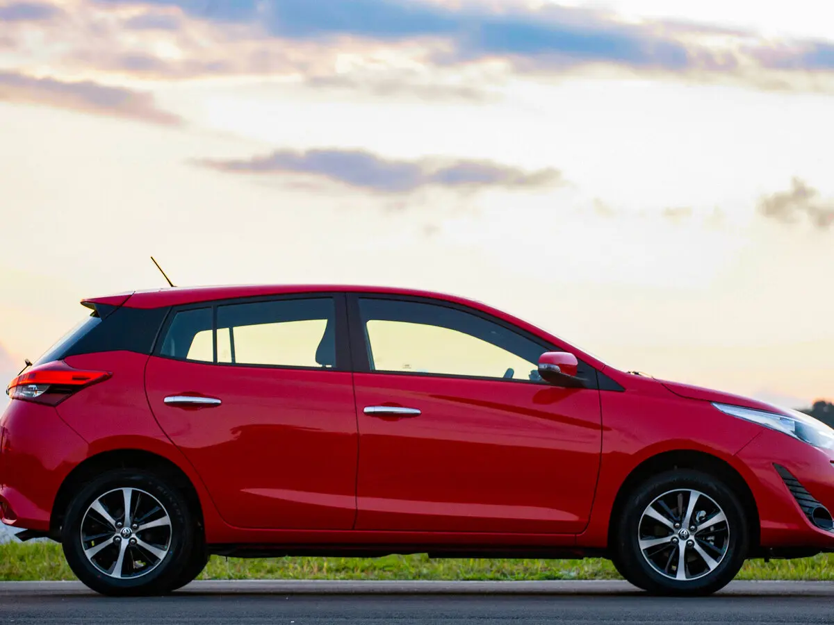 Toyota Yaris XP150 Рестайлинг Хэтчбек 5 дв. — сүрөт 2