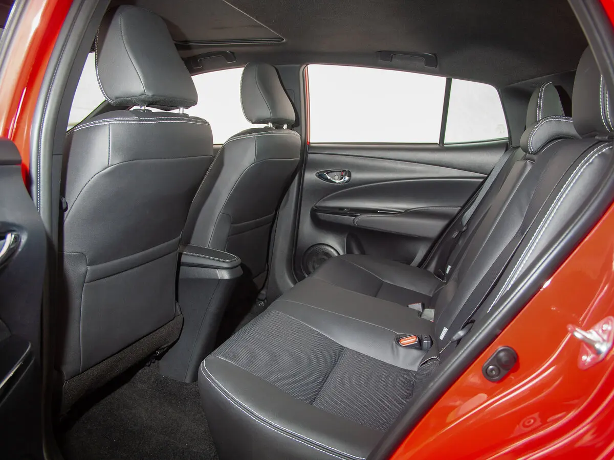 Toyota Yaris XP150 Рестайлинг Хэтчбек 5 дв. — сүрөт 9