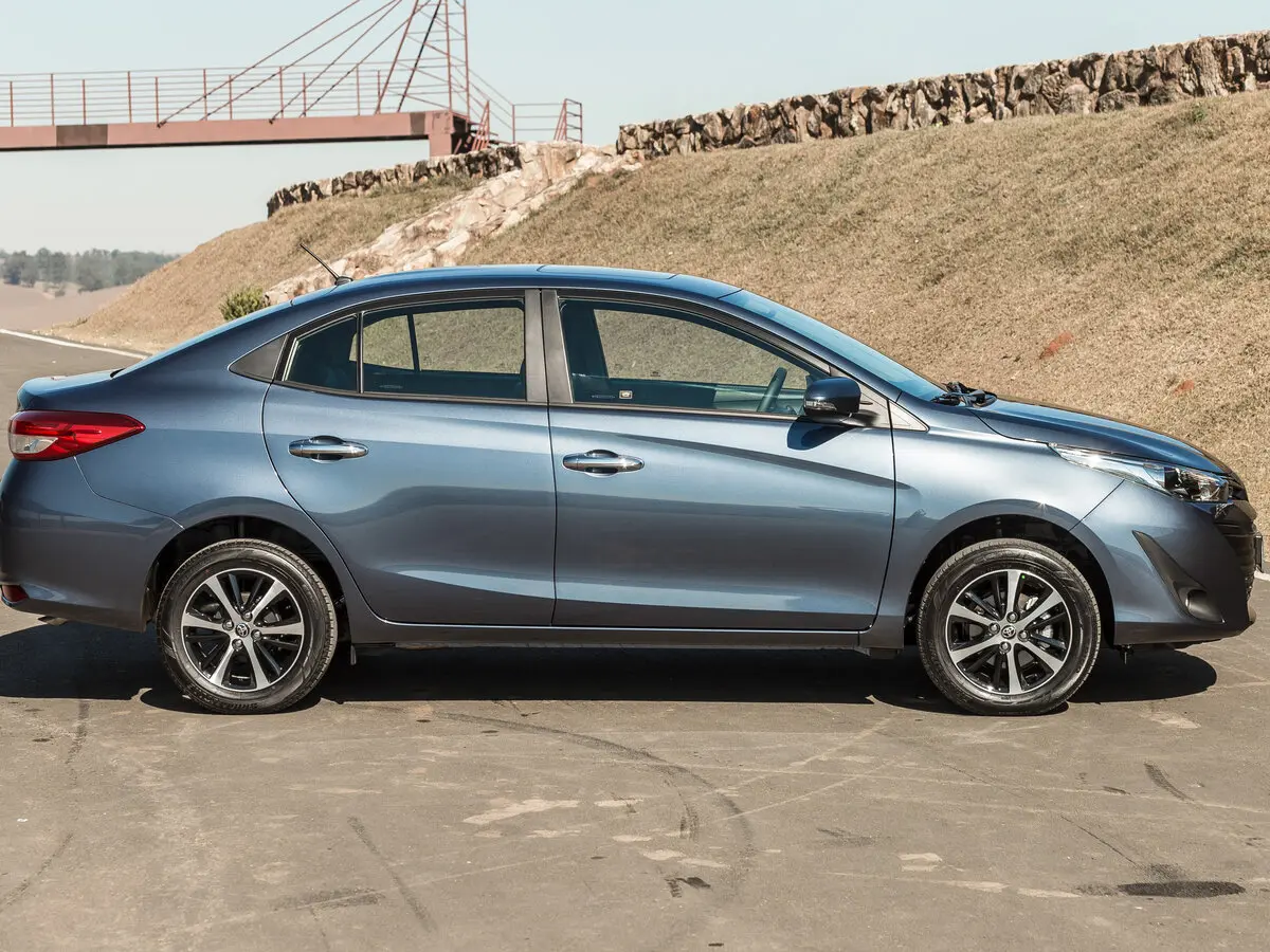 Toyota Yaris XP150 Рестайлинг Седан — сүрөт 2