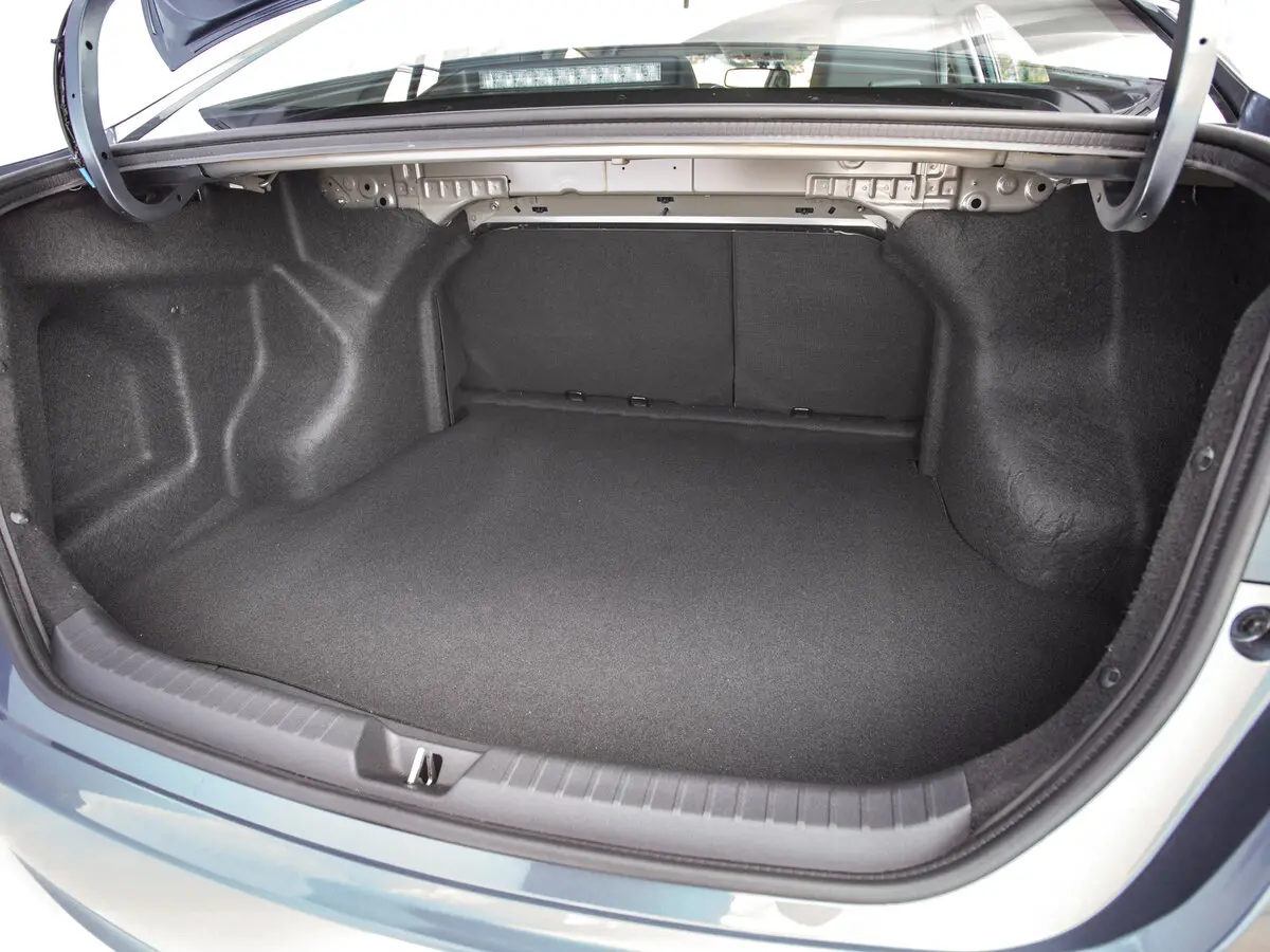 Toyota Yaris XP150 Рестайлинг Седан — сүрөт 12