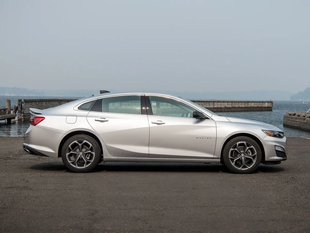Chevrolet Malibu IX Рестайлинг Седан — сүрөт 2