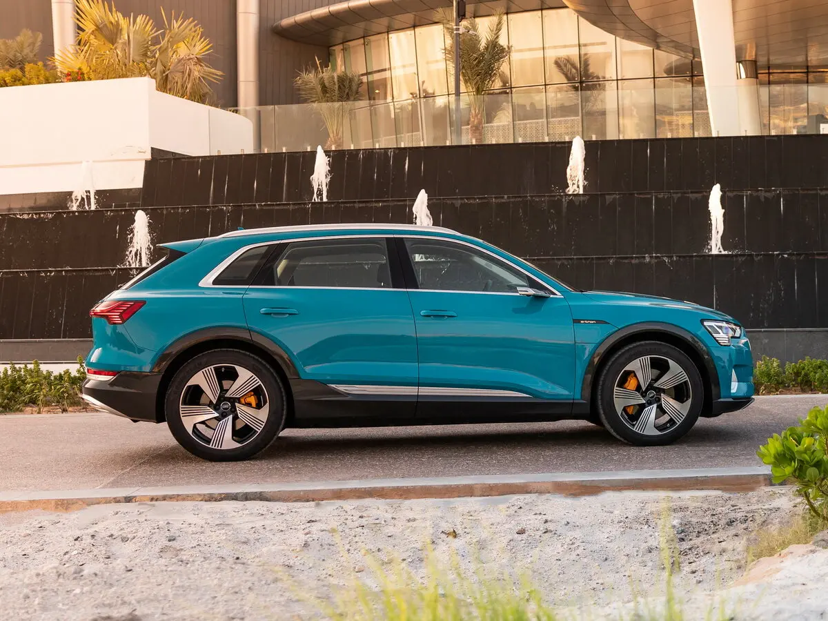Audi e-tron I Внедорожник 5 дв. — 照片 2