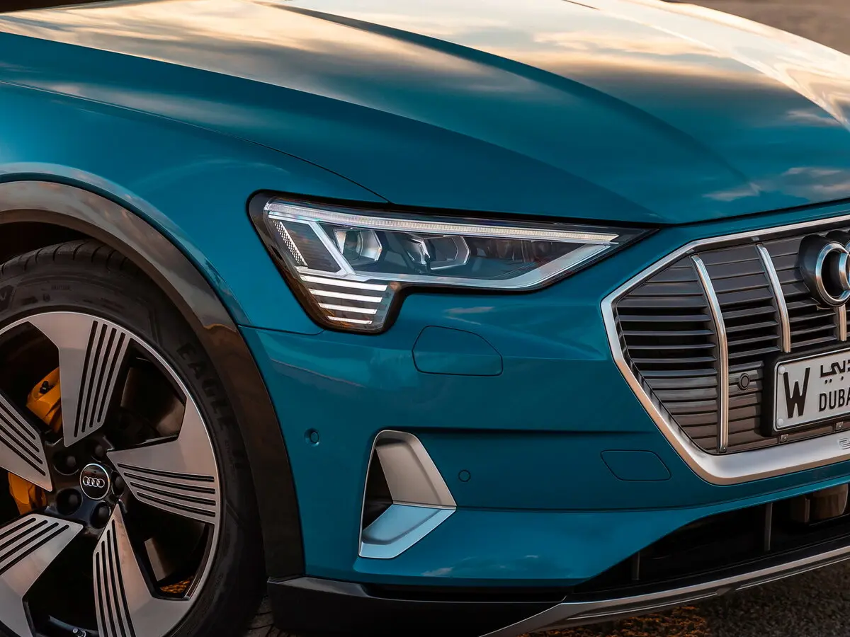 Audi e-tron I Внедорожник 5 дв. — 照片 17
