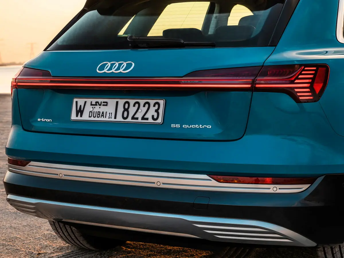 Audi e-tron I Внедорожник 5 дв. — 照片 18