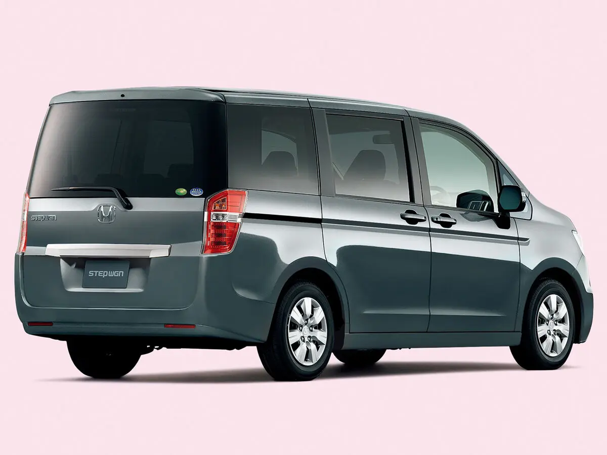 Honda Stepwgn IV Рестайлинг Минивэн — фото 2