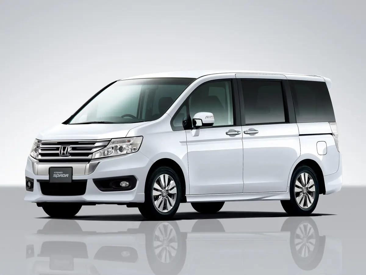 Honda Stepwgn IV Рестайлинг Минивэн Spada