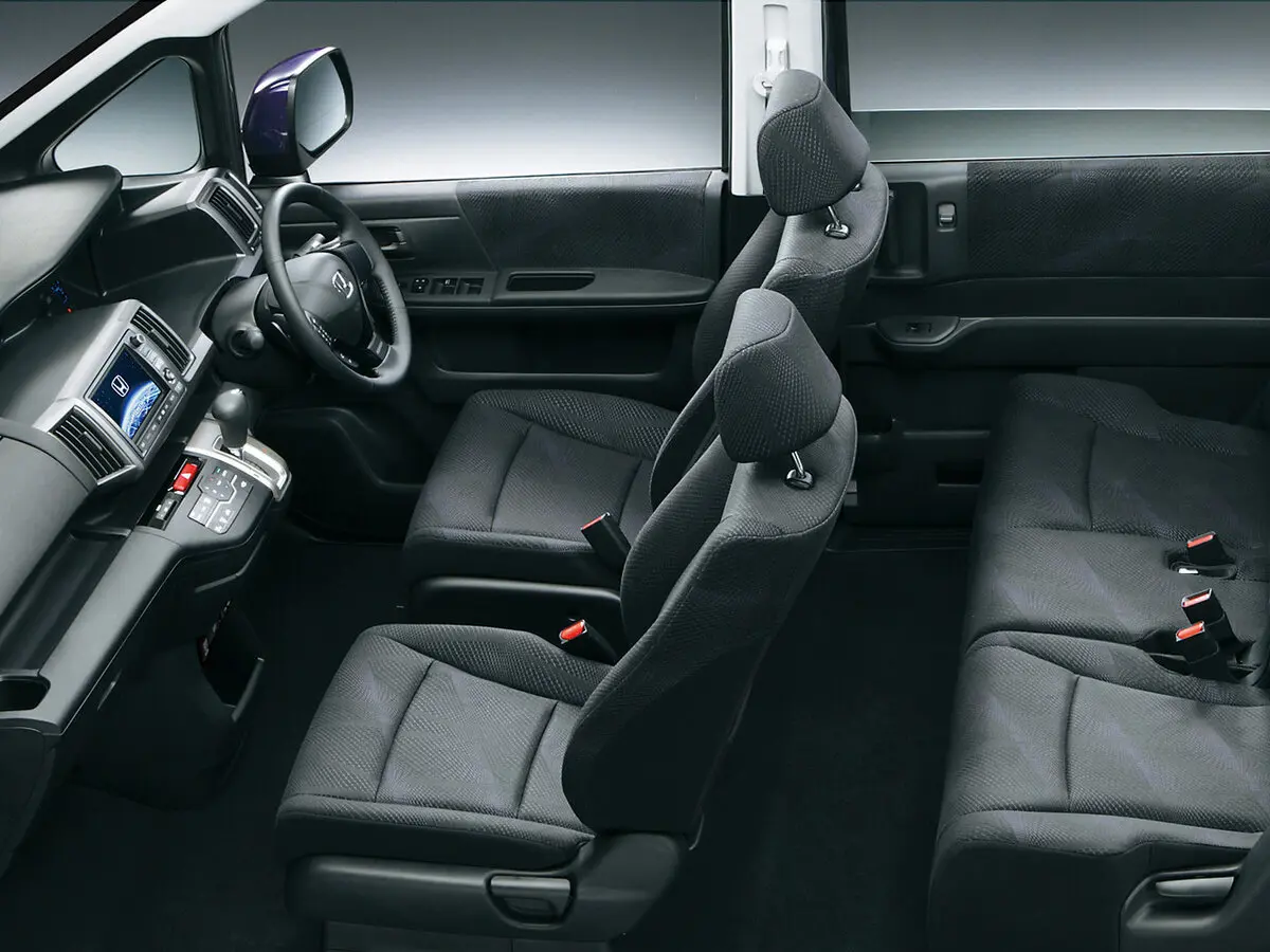 Honda Stepwgn IV Рестайлинг Минивэн Spada — фото 6